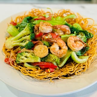 S3. SEAFOOD BIRD NEST NOODLE