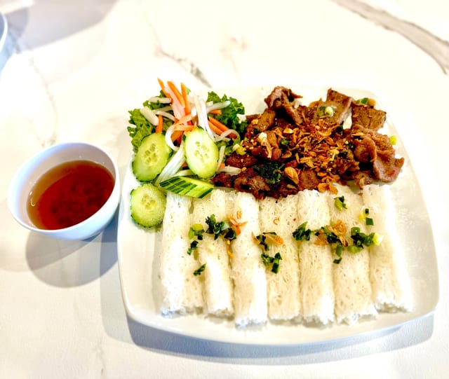 S6. Netted Noodle Plate.
