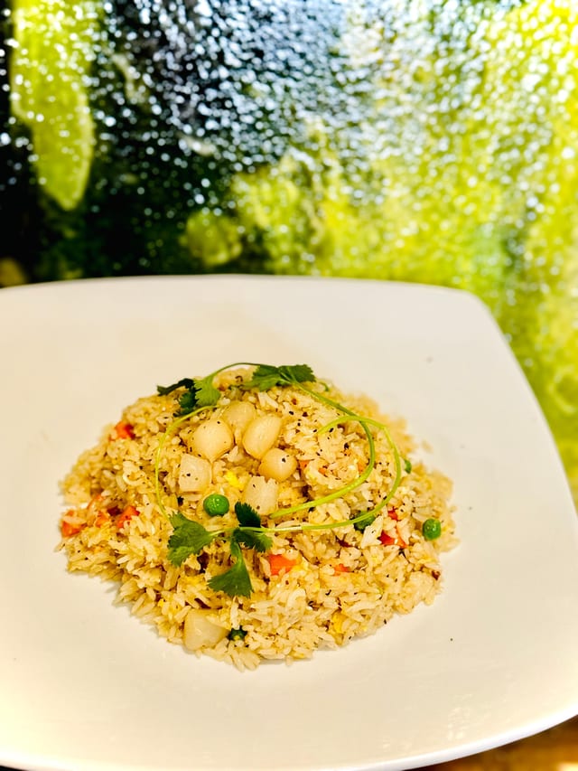 R6. Snow Crab and Scallop Fried Rice.